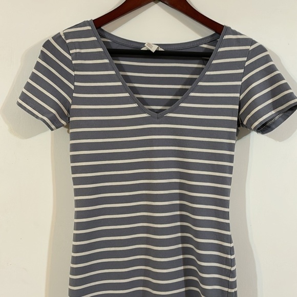 H&M Basic Shirt - Picture 2 of 4